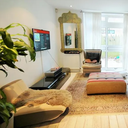 Rent this 3 bed townhouse on Stoke Newington School & Sixth Form in Clissold Road, London