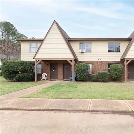 Buy this studio house on 1984 48th Street East in Timberlane, Tuscaloosa