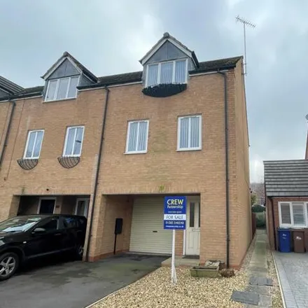 Buy this 3 bed townhouse on unnamed road in Burton-on-Trent, DE15 9DT