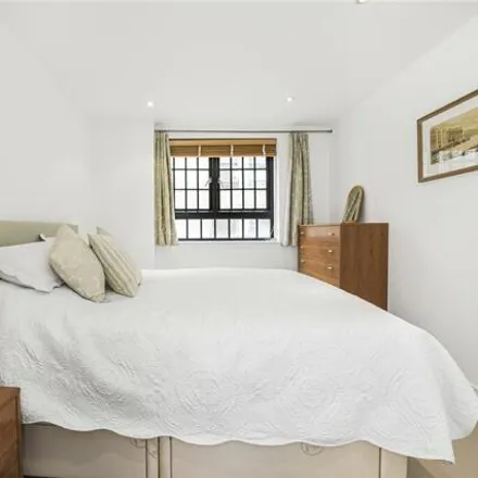 Image 9 - The Harpy Houseboat, Mill Street, London, SE1 2BB, United Kingdom - Apartment for sale