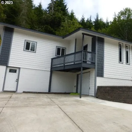 Buy this 4 bed house on 3146 Maple Court in Reedsport, OR 97467