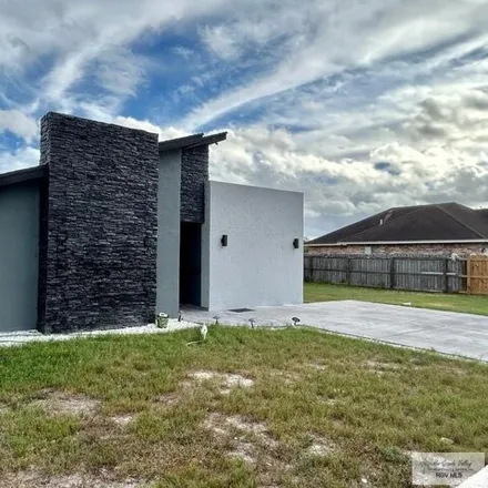 Image 3 - 6842 Los Lobos Dr, Brownsville, Texas, 78521 - House for sale
