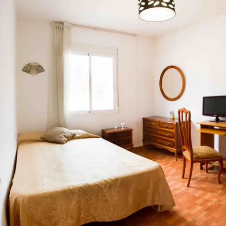 Rent this 4 bed room on Carrer del Mondúver in 24, 46025 Valencia