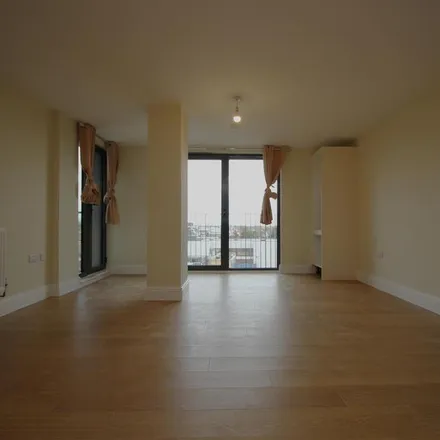 Image 5 - Dreams, High Road, Seven Kings, London, IG1 1TR, United Kingdom - Apartment for rent