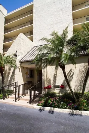 Buy this 1 bed condo on Cove Cay Country Club in 2612 Cove Cay Drive, Largo