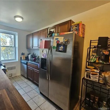Image 5 - 679 Warburton Avenue, City of Yonkers, NY 10701, USA - Apartment for sale