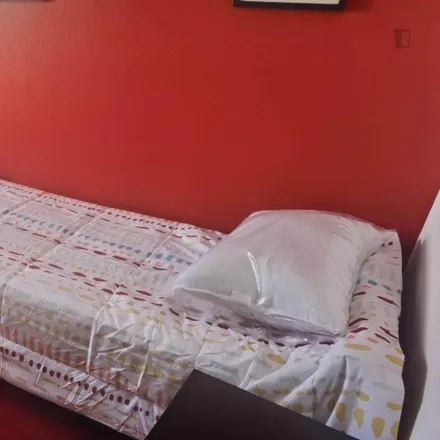 Rent this 5 bed room on Alfornelos in Rua Maria Veleda, 2700-054 Amadora