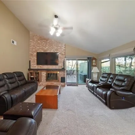 Image 8 - 2180 East Settlers Way, Grogan's Mill, The Woodlands, TX 77380, USA - House for rent