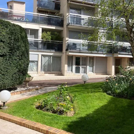 Image 2 - 2 Place Armand Carrel, 75019 Paris, France - Apartment for rent