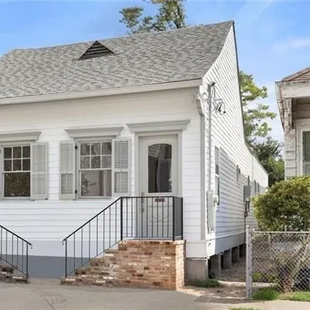 Image 2 - 8213 Maple Street, New Orleans, LA 70118, USA - House for sale