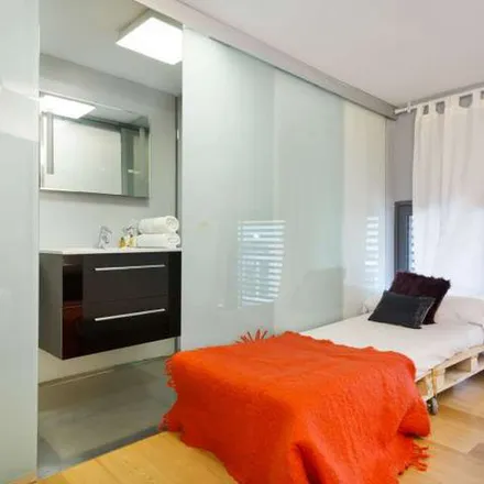 Image 2 - Carrer de Montmany, 22, 08012 Barcelona, Spain - Apartment for rent