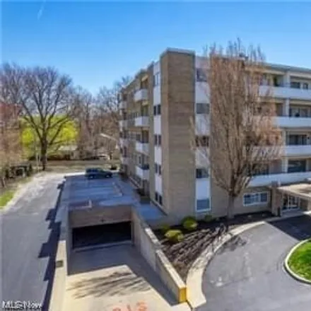 Image 2 - 19098 Schlather Lane, Rocky River, OH 44116, USA - Condo for sale