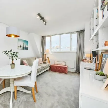 Image 1 - Find..., 228 Battersea Park Road, London, SW11 5DG, United Kingdom - Townhouse for sale