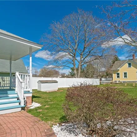 Rent this 7 bed apartment on 5 Pleasant Street in Mystic, Stonington