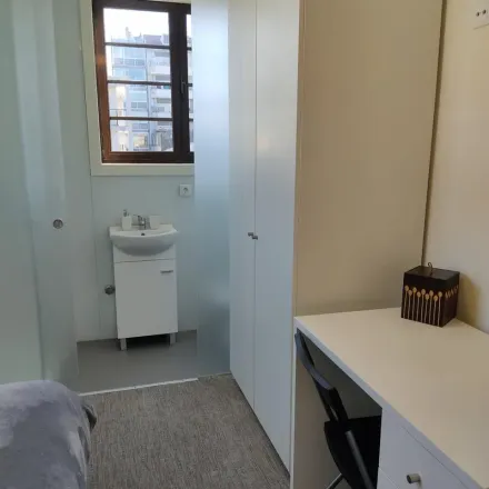 Rent this 9 bed apartment on Rua de Pereira Reis in 4200-096 Porto, Portugal