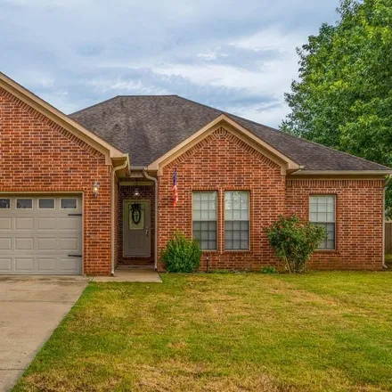 Buy this 4 bed house on 13 West Wellswood Drive in Greenbrier, AR 72058