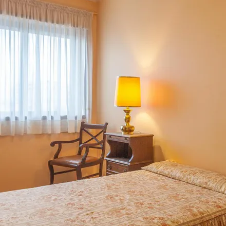 Rent this 3 bed room on Rua Nove de Abril in Porto, Portugal
