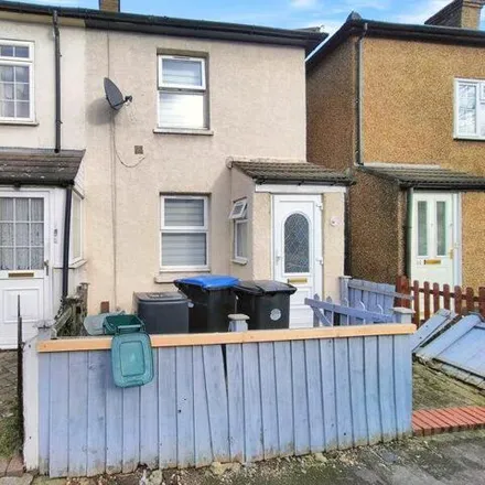 Buy this 2 bed townhouse on East Road in Enfield, Great London