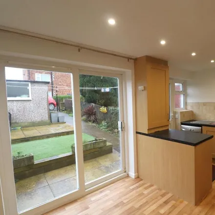 Image 3 - Harley Court, Pudsey, LS13 4QJ, United Kingdom - Townhouse for rent