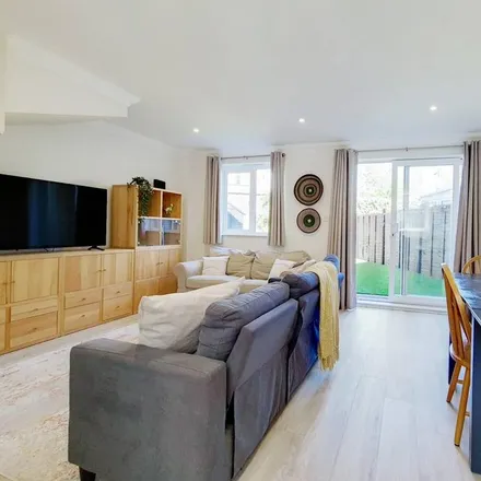 Image 5 - Townsend Mews, London, SW18 3QD, United Kingdom - Townhouse for rent