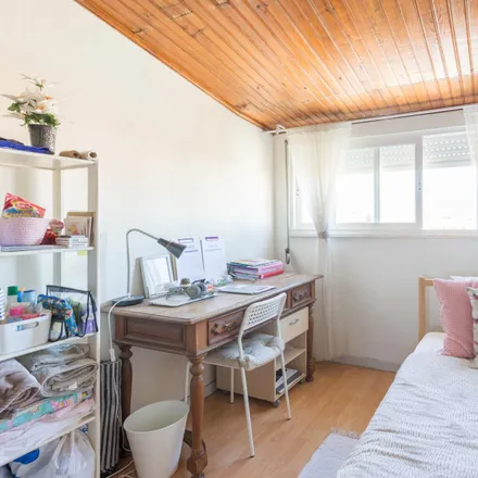 Rent this 5 bed room on Rua de São Brás in 4000-089 Porto, Portugal