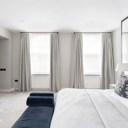 Rent this 2 bed apartment on 21 Queen's Gate Terrace in London, SW7 5JE
