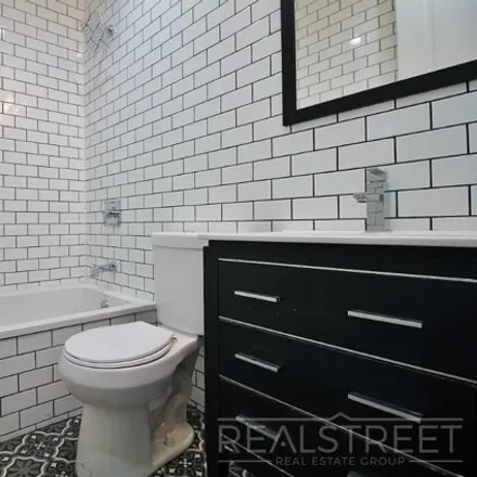 Image 8 - 1576 Lincoln Place, New York, NY 11233, USA - House for rent