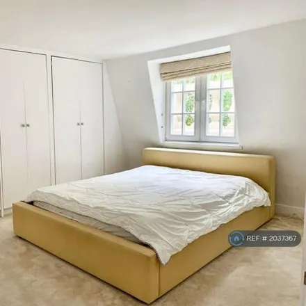 Image 3 - 1 Royal Crescent, London, W11 4RX, United Kingdom - Apartment for rent