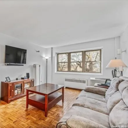 Image 9 - 144-55 Melbourne Avenue, New York, NY 11367, USA - Apartment for sale