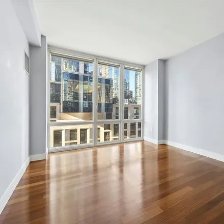 Image 6 - 10 WEST END AVENUE 7F in New York - Apartment for sale