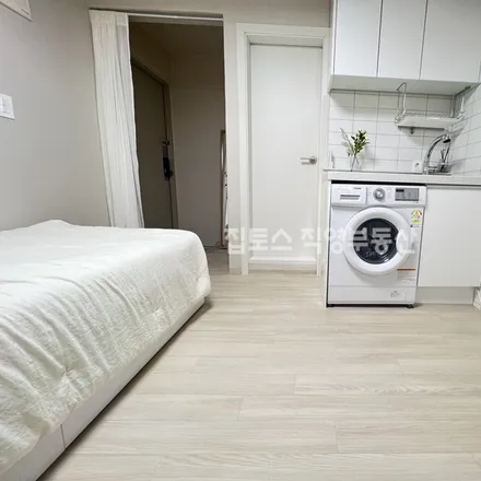 Image 2 - 서울특별시 관악구 봉천동 1690-31 - Apartment for rent