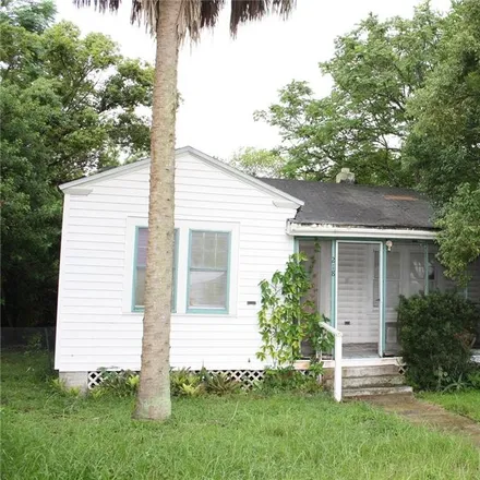 Buy this 4 bed duplex on 218 East Johnson Avenue in Lake Wales, FL 33853