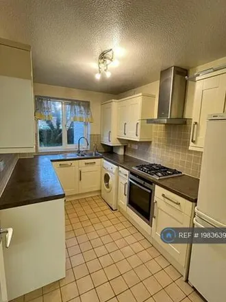 Image 9 - Penton House, Christchurch Park, London, SM2 5TL, United Kingdom - Apartment for rent
