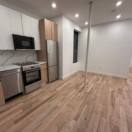 Rent this 2 bed apartment on 210 East 58th Street in New York, NY 10022