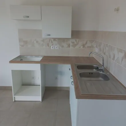 Rent this 3 bed apartment on 4 Impasse des Arums in 84170 Monteux, France