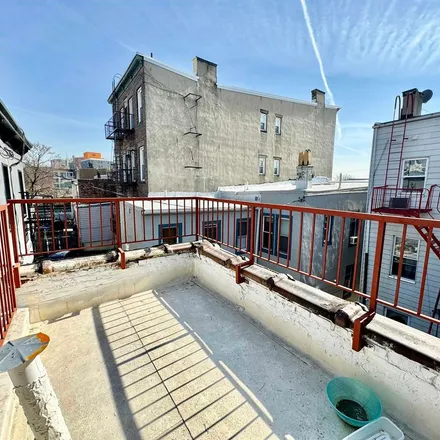 Rent this 3 bed apartment on Senor Bubbles Laundromat in 456 Baldwin Avenue, Jersey City