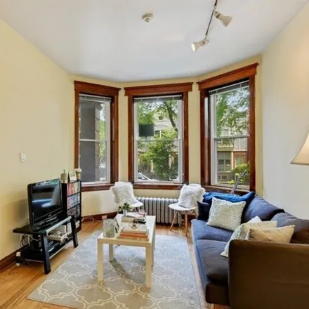Image 3 - 3256 North Lakewood Avenue, Chicago, IL 60613, USA - House for sale