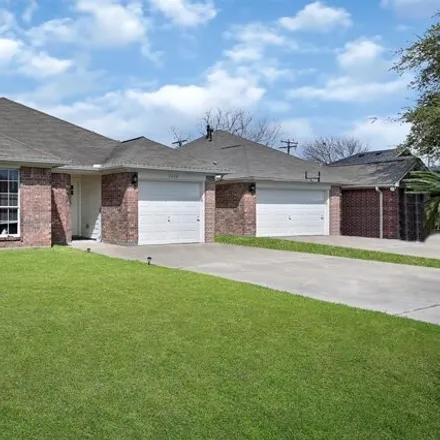 Image 2 - 2628 30th Avenue North, Texas City, TX 77590, USA - House for sale