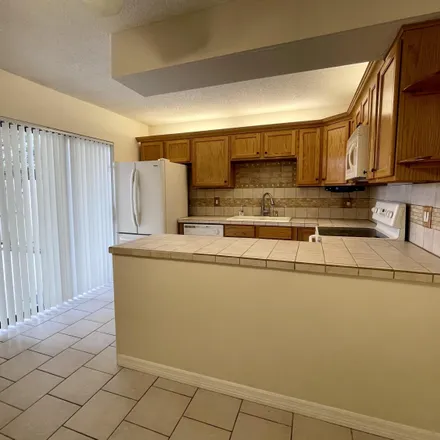 Image 3 - 238 Lake Arbor Drive, Palm Springs, FL 33461, USA - Townhouse for rent