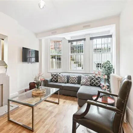 Rent this 2 bed room on 54-56 Cadogan Square in London, SW1X 0JS