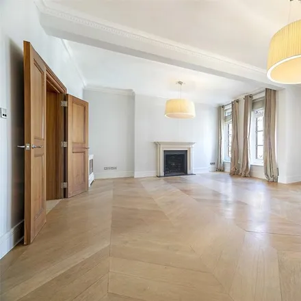 Rent this 3 bed apartment on 1 Linden Gardens in London, W2 4HA