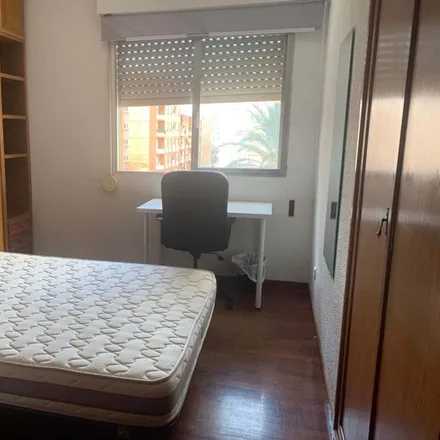 Rent this 5 bed room on Pairal in Plaça del Doctor Marañón / Plaza Doctor Marañón, 12003 Castelló de la Plana