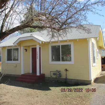 Buy this 2 bed house on 1521 Dayton Street in Altamont, OR 97603