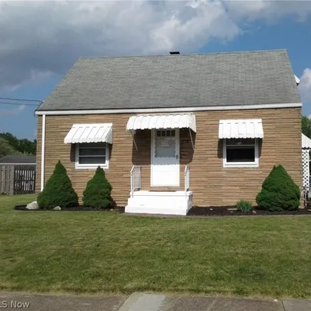 Buy this 3 bed house on 2461 East 37th Street Oval in Lorain, OH 44055