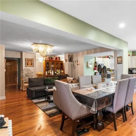 Image 5 - 97-13 134th Street, New York, NY 11419, USA - House for sale