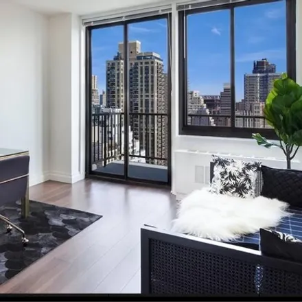 Rent this 3 bed apartment on Citibank in East 82nd Street, New York