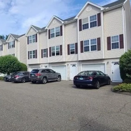 Rent this 2 bed townhouse on Naugatuck Avenue in Devon, Milford