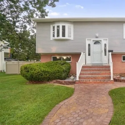 Buy this 5 bed house on 560 North Putnam Avenue in Village of Lindenhurst, NY 11757