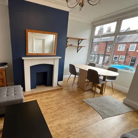 Rent this 3 bed townhouse on Woodside Place in Leeds, LS4 2QU