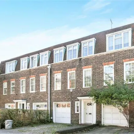 Rent this 4 bed townhouse on Leighton House Museum in 12 Holland Park Road, London